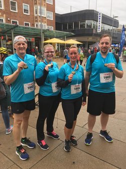 AMEOS Läufer geben alles beim Bremerhavener Marathon