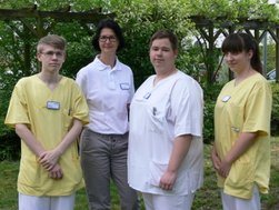 Krankenpflegehelfer beginnen Ausbildung