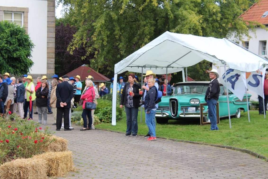 Beste Laune beim Jubiläumsfest auf Gut Neuhof