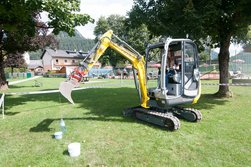 Mitarbeiter im Ringen um den Pokal