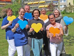 Pflegedirektorin Meike Schoop und die Pflegedienstleiterinnen und -leiter zeigt ihr Herz für die Pflegekräfte. 