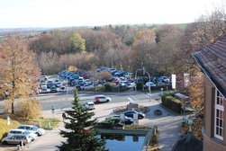 Parkplätze am AMEOS Klinimum Aschersleben