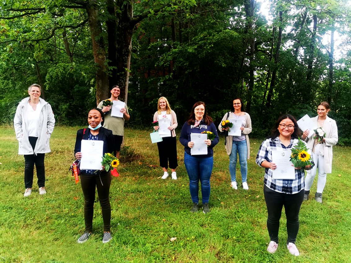 Gratulation zum bestandenen Examen am AMEOS Institut Nord